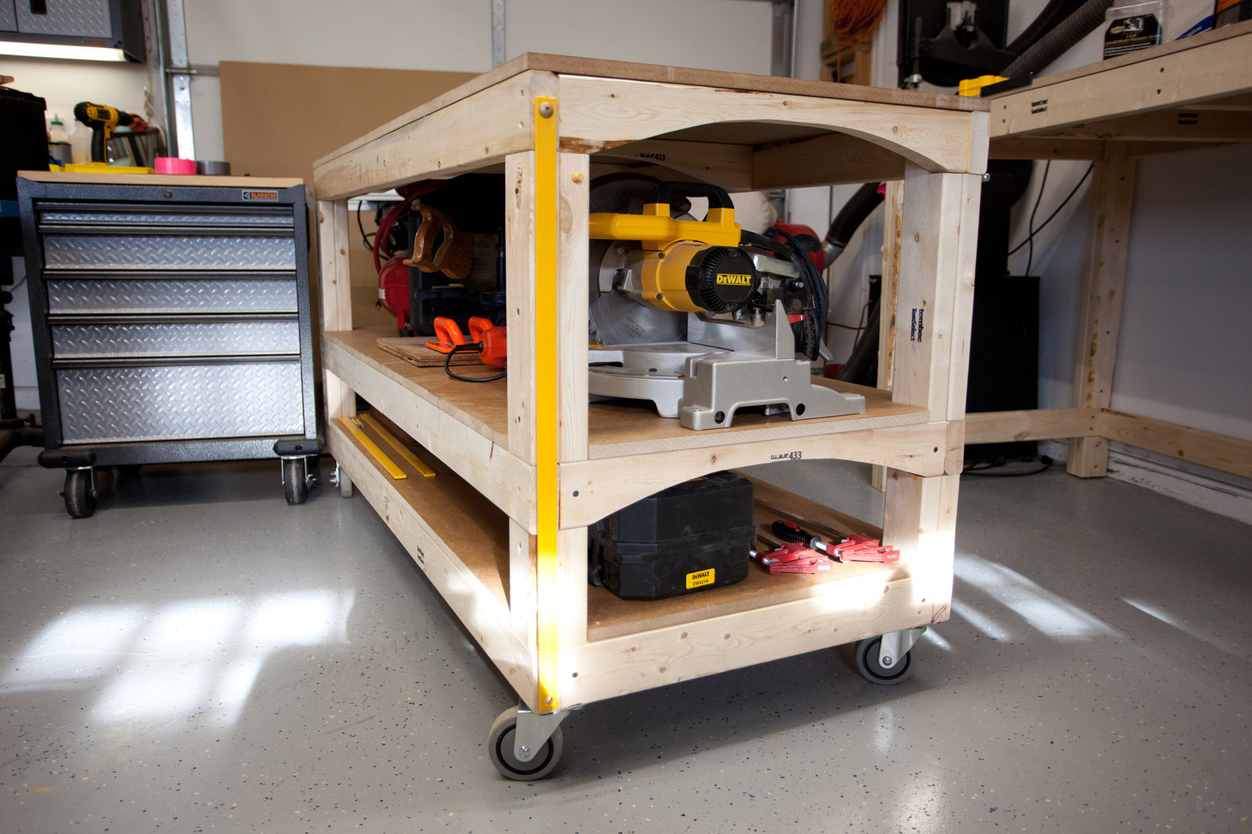 Tommy’s Miter Saw Station with Rolling Workbench Plans 
